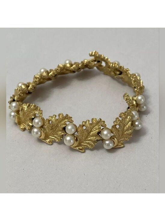 Trifari Jewelry - TRIFARI BRUSH GOLD LEAF & PEARL LINK BRACELET VTG